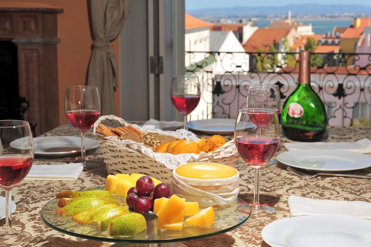 Localtraveling Chiado Trindade